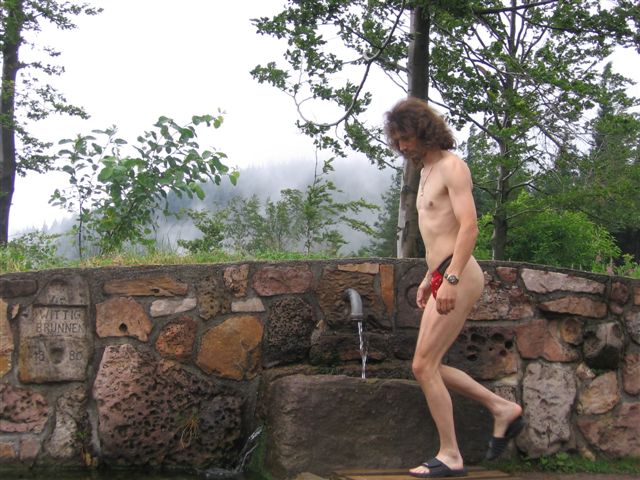 panties am brunnen