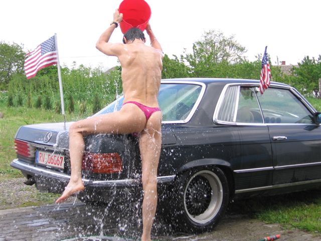 Microbikinis auto waschen