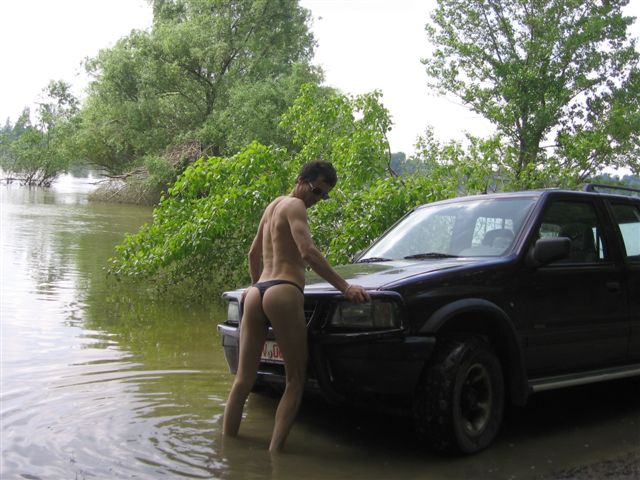 Superministringbikini auto waschen