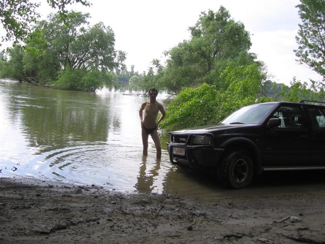 Men string Tanga auto waschen
