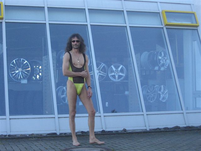 Superministringbikini body