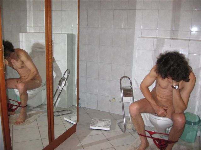 Men string Tanga im bad
