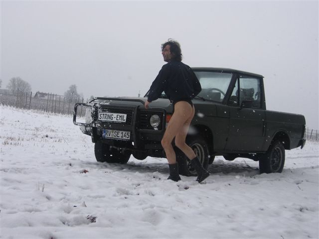 Microbikinis im schnee