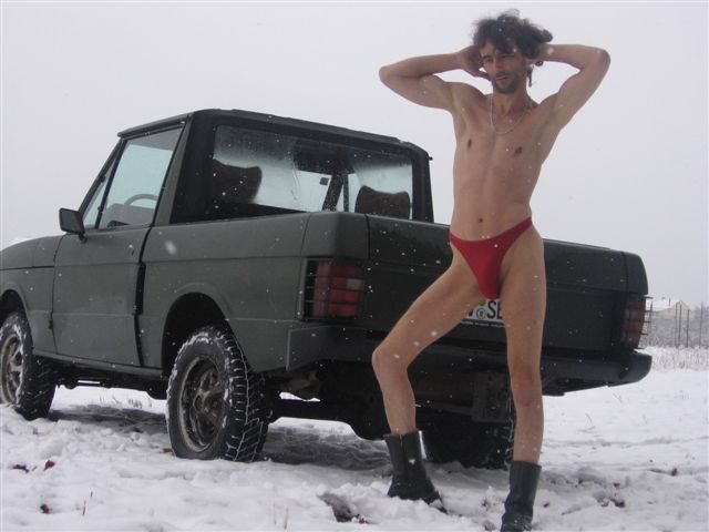 Men string Tanga im schnee