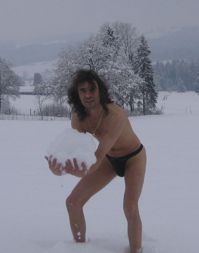 sportwagen im schnee