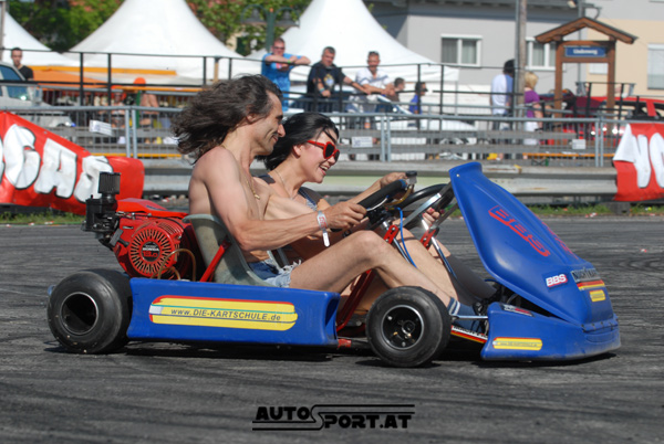 Superministringbikini kart