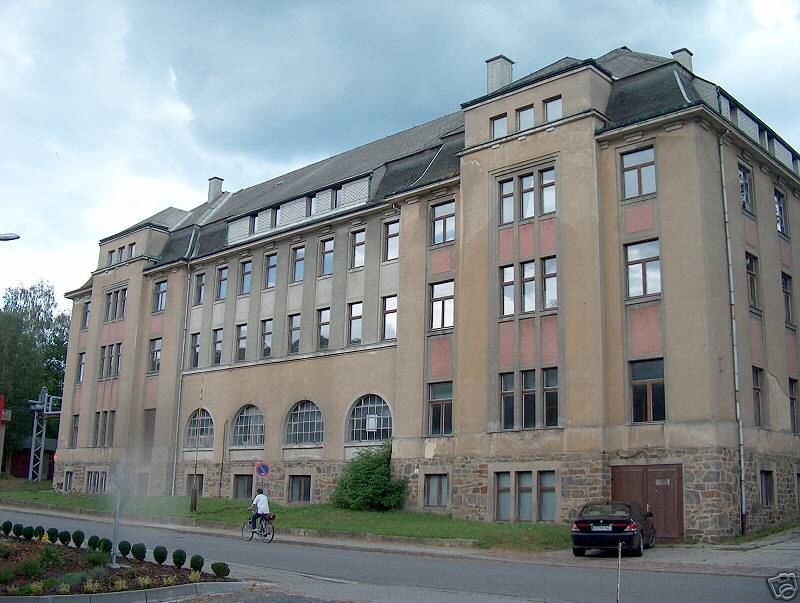 Neighbourhood mein haus