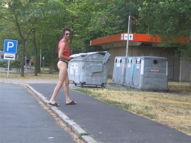 bikinimode parkplatz