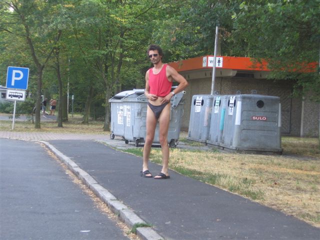 thong bikini parkplatz