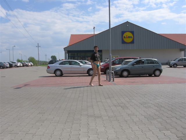 Superministringbikini supermarkt 2