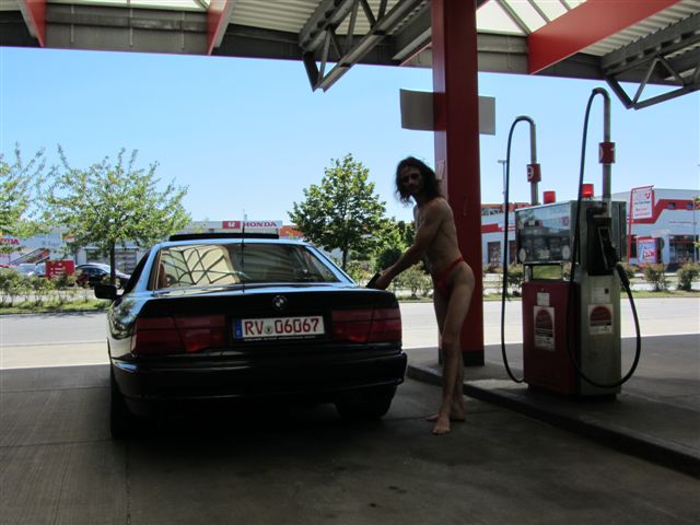 Microbikinis tankstelle