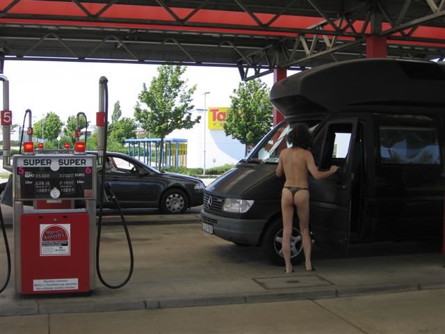 badestring tankstelle