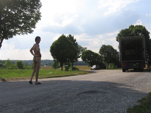 Superministringbikini tour/frankreich