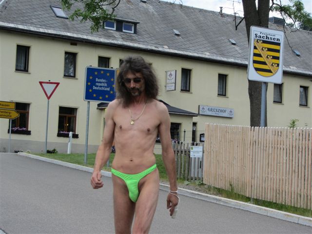 Superministringbikini tour/tschechei ceska